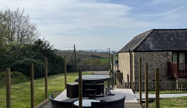 Sleeps 12 - Converted Barn in Rural Location