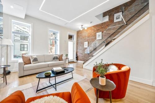 Sleeps 12 Downtown Entire home with rooftop