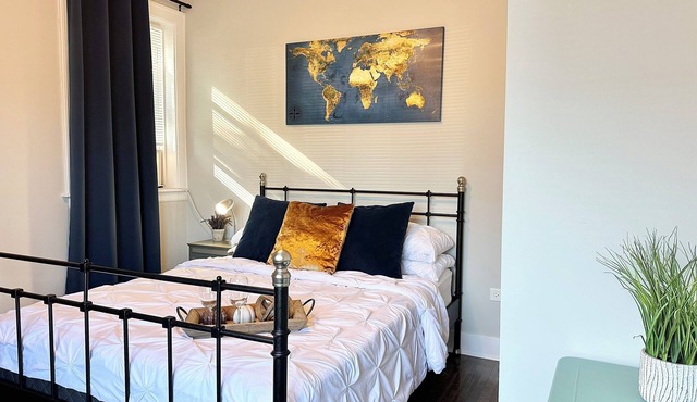 Sleeps 12/Free parking+20 min to DT Chicago