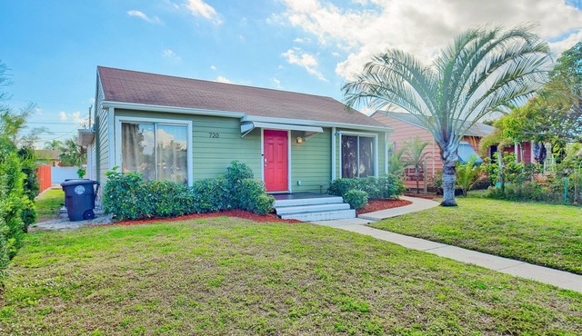 Sleeps 12 - House + Guest Apt - Plenty of parking