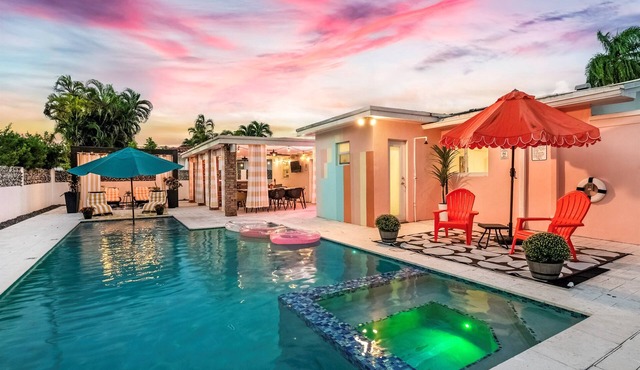 Sleeps 12 , huge heated pool & spa, near Brickell.
