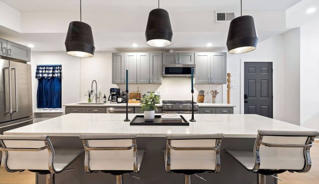 Sleeps 12, Mxn Streets