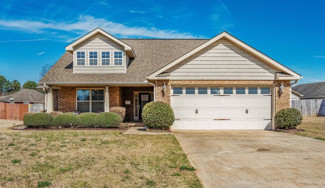 Sleeps 12 recently built 4 bedroom Nesteled Inn at Rock Creek