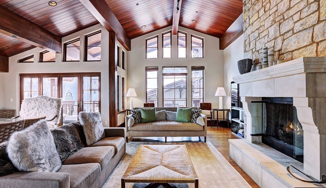 Sleeps 12! Ski-In/Ski-Out Chalet + Views