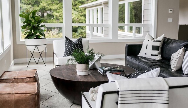 Sleeps 12! Spectacular Modern Designer Home on Golf Course with Stunning Views