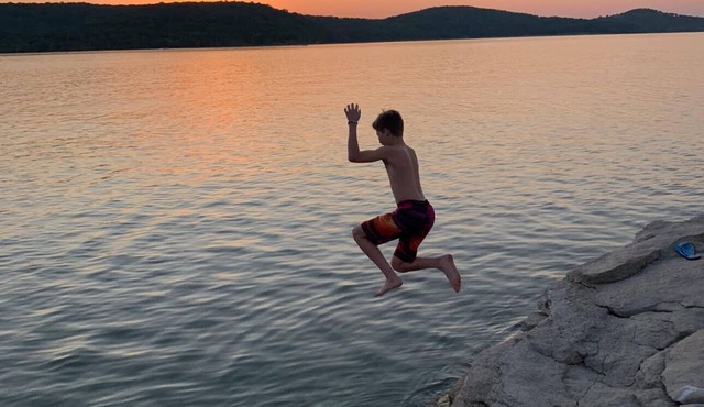 Sleeps 13 ~ 2-story home,1/4 mile to water!