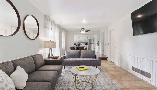 Sleeps 13 5BR Mins From KC|Fenced Yard+Pets|Olathe