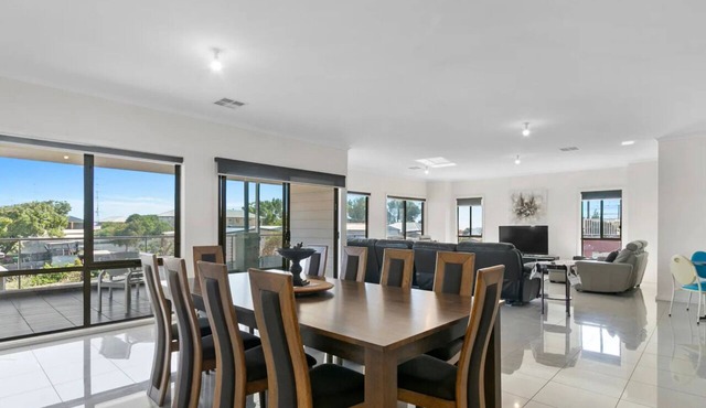 Sleeps 14 - 3 minute walk to beach, 5 minute drive to "The Dunes" Golf Course