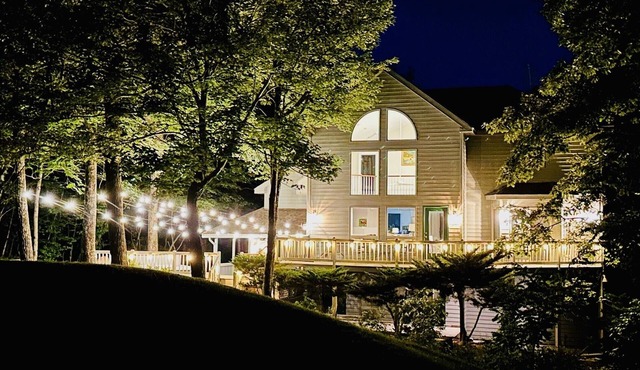 Sleeps 14, 5 BR, EV Charger, Hot Tub, Golf Course Views