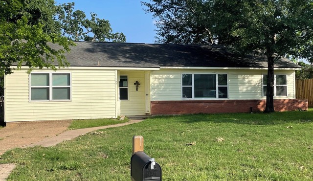 Sleeps 14 - Game Day Stay by Kyle Field