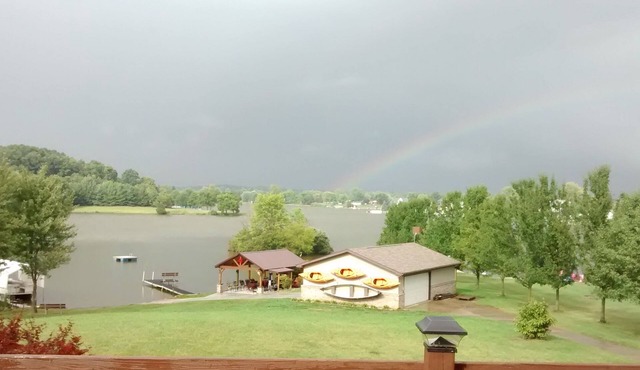 SLEEPS 14;INDOOR POOL,5BED/4BATH,SAND BEACH,PAVILION,CANOE,KAYAKS,PONTOON-RENTAL