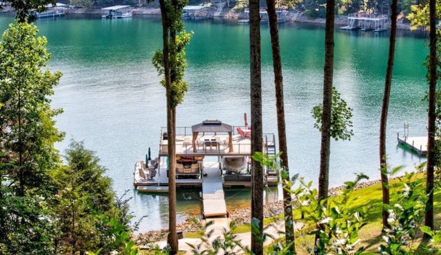 Sleeps 14 - On a deep & wide cove - 89 GREAT reviews - HUGE dock - See our pics
