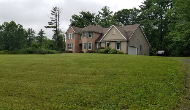 SLEEPS 14 WOW! 10-Acre Saratoga Estate w/Lake View