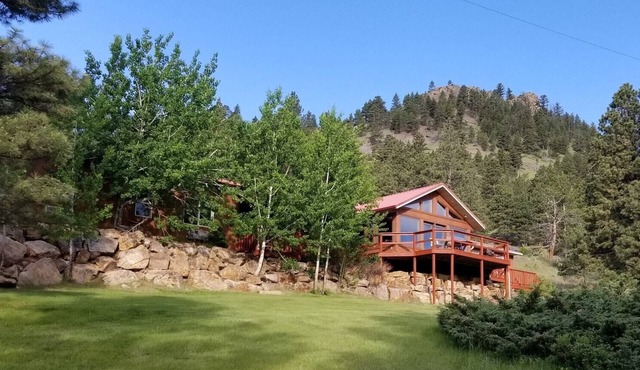 Sleeps 15-16 Montana's Wolf Creek Lodge