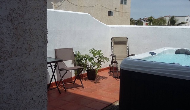 Sleeps 15: Beautiful 3,300 sqft, 2 Story Beach Home w/NEW 9 ppl/72 jet HOT TUB!