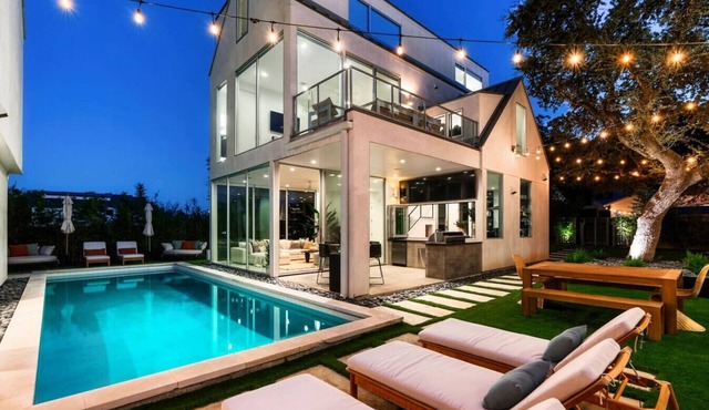 Sleeps 15, Heated Pool, Hot Tub, Golf, Game Room