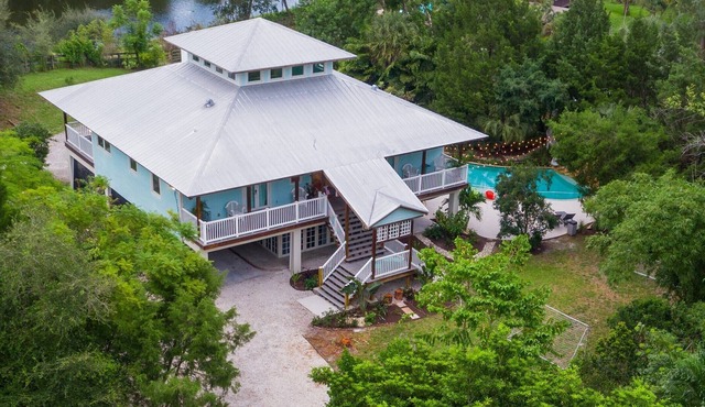 Sleeps 15! Hidden Bleu Tropical Mansion on Private 1+ Acre! Pool w slide!