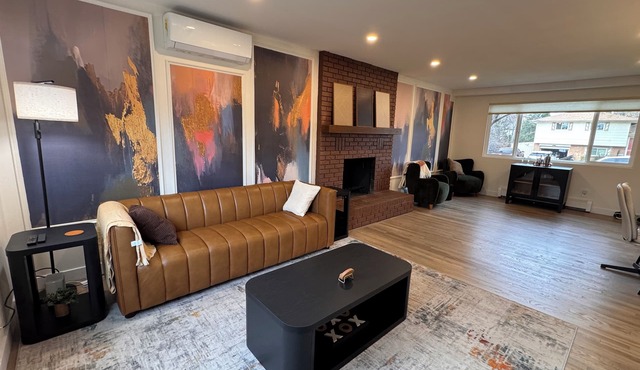 Sleeps 15-Perfect for Teams & Families-Hot Tub-Theater-Arcade-Boulder/Red Rocks