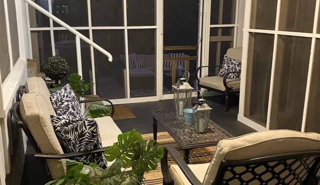SLEEPS 15-Shady Grove Area Home-5 Bdrms & flex area 6th Bdrm, in vibrant Memphis