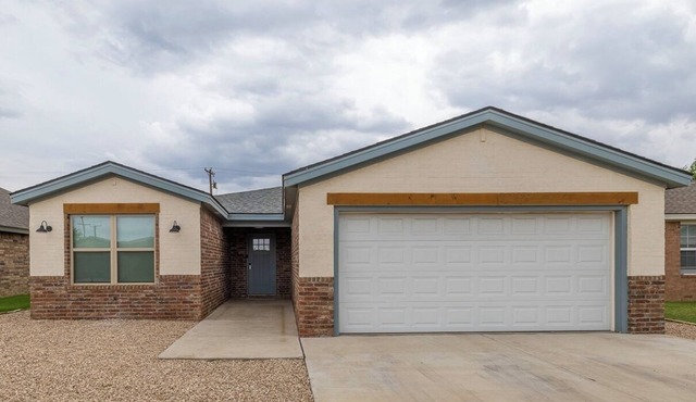 Sleeps 16! 2 Neighboring Homes w/Hot Tub