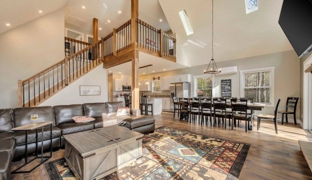 Sleeps 16! Game Room, Fireplace, Deck w/ Grill