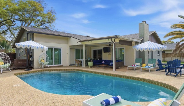 Sleeps 16! Heated Pool Villa Just 8Mi from Clearwater Beach