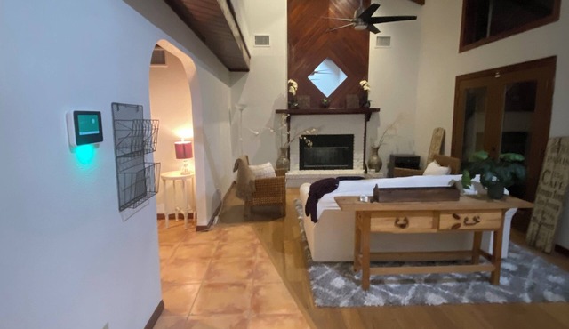 Sleeps 16 | Large Group Retreat Near Tampa & Lakeland | 5 Acre Home