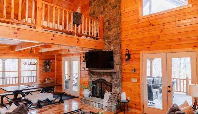 Sleeps 16! Luxury Cabin with Game Room & Hot Tub