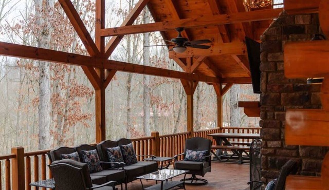 Sleeps 16! Luxury Cabin With Game Room & Hot Tub