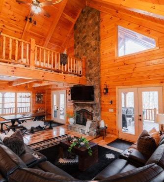 Sleeps 16 Luxury Cabin with Game Room & Hot Tub