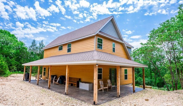 Sleeps 16-Marina, Pool, Roaring River & Table Rock
