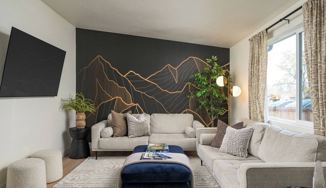 Sleeps 16 - Minutes to Downtown DENVER! Red Rocks! Great Backyard!