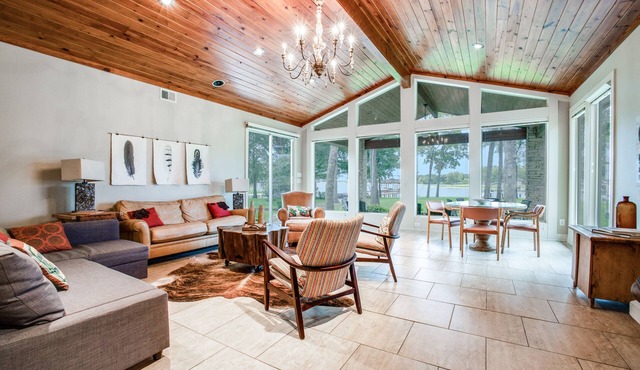 Sleeps 16 - Private Dock & Lake Views - Perfect Cedar Creek Family Getaway