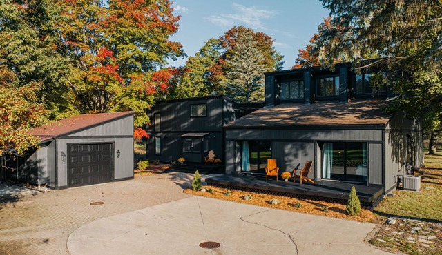 Sleeps 16 @ Shanty Creek; Chain of Lakes; Beach Access; Pool Access