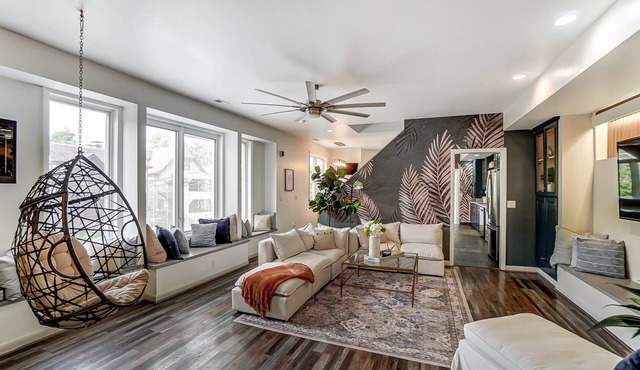 Sleeps 17 Event House in Cincinnati with 6 Bedrooms 5 Lofts