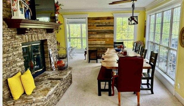 Sleeps 17 HotTUB+Sauna, Arcade, FREE Kayaks+ & Lake Access | BEACHY Area Ramp
