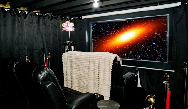 Sleeps 18 7BR Gym Game Room Theater