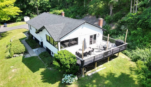 Sleeps 18!Bring or rent a boat, pool table, 2 kitchens, large area to entertain.