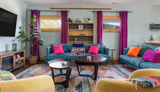 Sleeps 18! Fire Pit, Hot Tub & Game Room!
