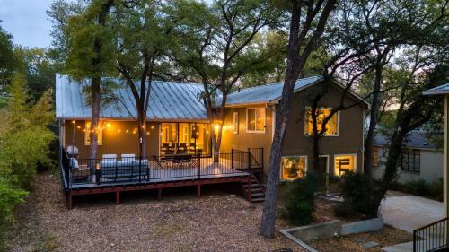 Sleeps 18 Game Room Deck w Firepit 5BDR Casita Cedar Stone by AvantStay