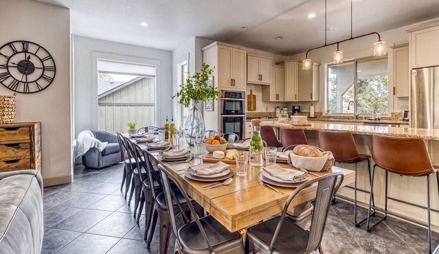 Sleeps 18, Hot Tub, Arcade, 3 Living Areas
