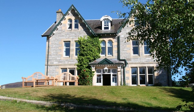 Sleeps 18 in 5 king, 1 king with bunk, 1 twin and 1 bunk room