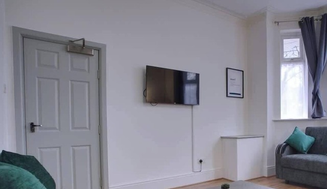 Sleeps 18 Lovely Mcr Home by City SuperHost