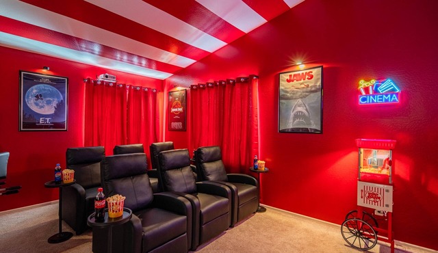 Sleeps 18! Movie Theater, Arcade & King Suites near Stadium