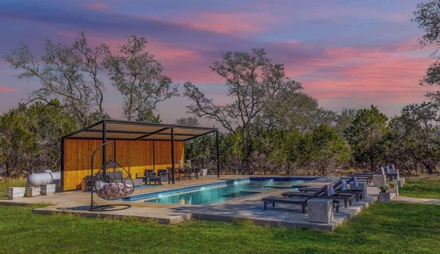 Sleeps 18, Ranch - Pool, Hot Tub, 2 Fire Pits