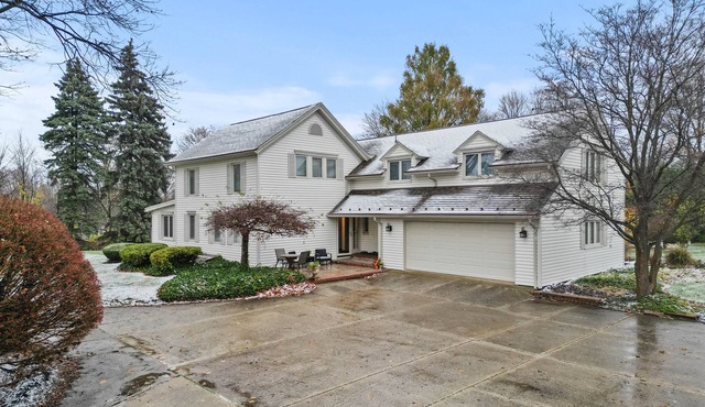 Sleeps 18 w/Game Room, 9 min to Geneva Strip, 7 min to Harbor District/Wineries