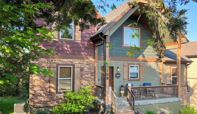 Sleeps 19 · Game Room · Arcade · Pool · Hot Tub