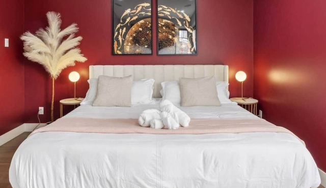 Sleeps 19 l Stampede + Downtown Fun l Free Parking