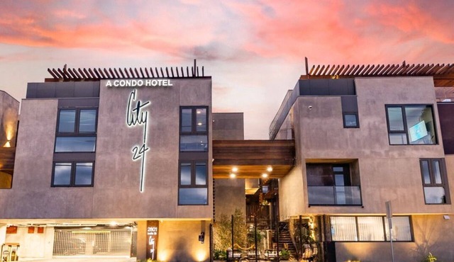 Sleeps 2 — Bay Views, Parking, Rooftop, Priv Patio