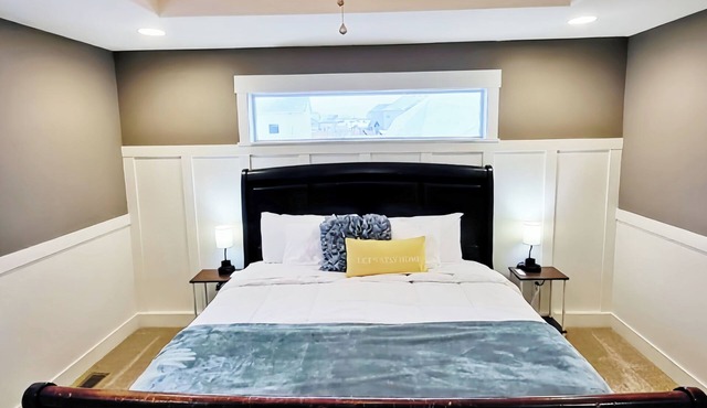 Sleeps 20+ 9Bedrooms by Yellowstone. 2 Masters. Pickleball Court